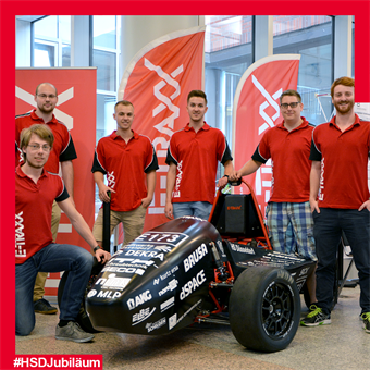 Formula Student Team ‚e-Traxx‘ der Hochschule Düsseldorf mit einem elektrischen Rennwagen