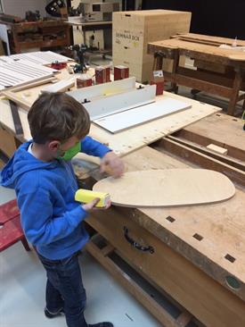 The fully booked autumn holiday programme 2021 was an absolute success! 15 children with a passion for handicrafts and sewing plunged into a creative week under the guidance of four tutors. 