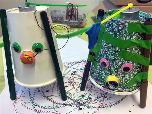 Scribbling robots that were made during the Easter holiday programme of the Family Office at Düsseldorf University of Applied Sciences.
