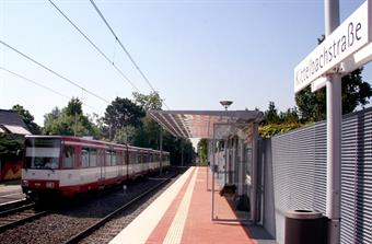 A red-and-white tram is waiting at the tram stop Kittelbachstraße.