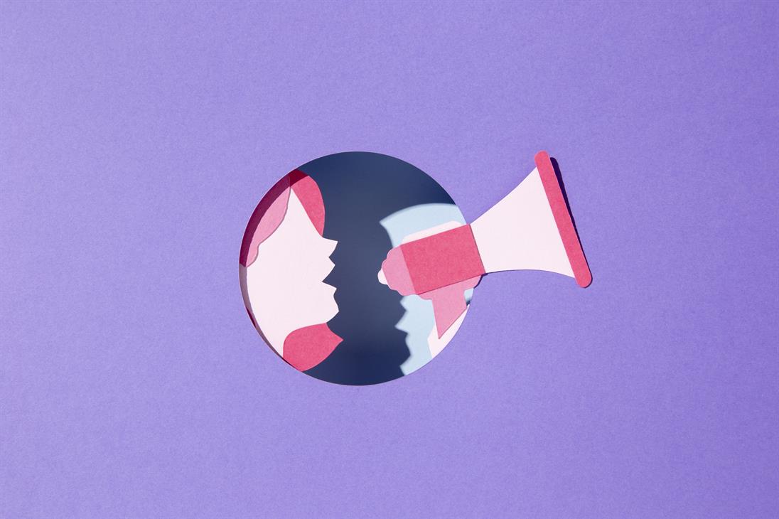 zeichnung: weiblich gelesene person mit megafon