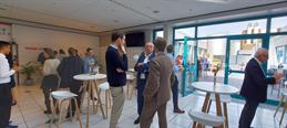 On 23 September, the Dr. Jost Henkel Foundation invited its scholarship holders to the traditional get-together in Holthausen. After the two-year break due to Corona, Karol-Monique Westhoff, Managing Director of the Dr. Jost Henkel Foundation, and the participants were particularly looking forward to lectures, good conversations and extensive networking in presence. 