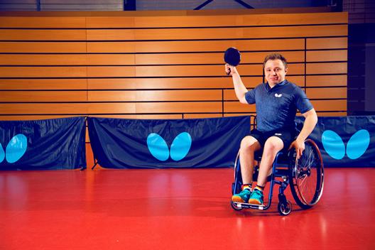 Valentin Baus, table tennis Paralympic winner and student at the Düsseldorf University of Applied Sciences, is one of the top 5 student athletes who have been selected as "Sports Scholar of the Year".
