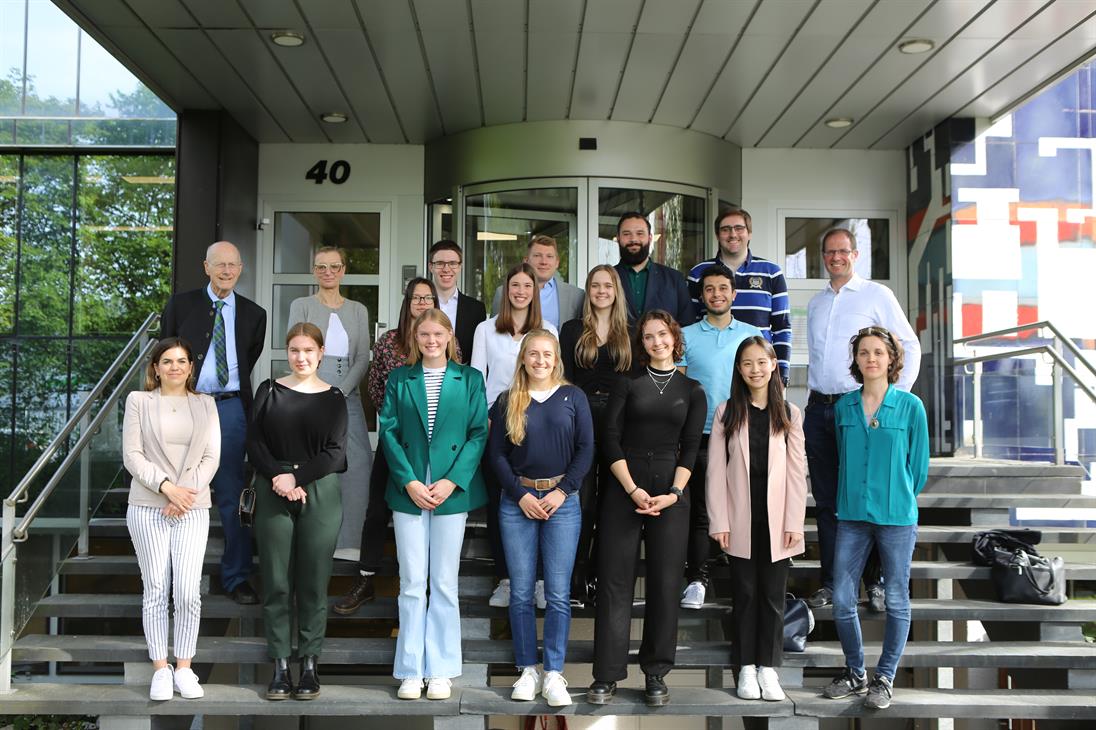 A group of scholarship holders of the Haubrich Foundation