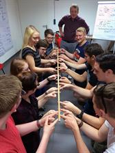 Berufsausbildung an der HSD: Gruppenübung bei den Azubi-Team-Tagen 2016.