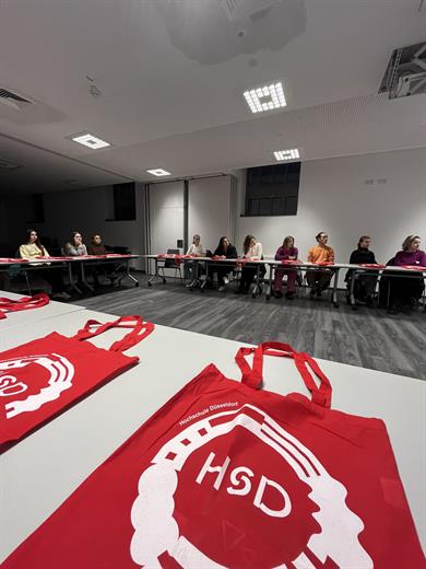 Participants eagerly listen to the lecture on study perspectives for Ukrainian students